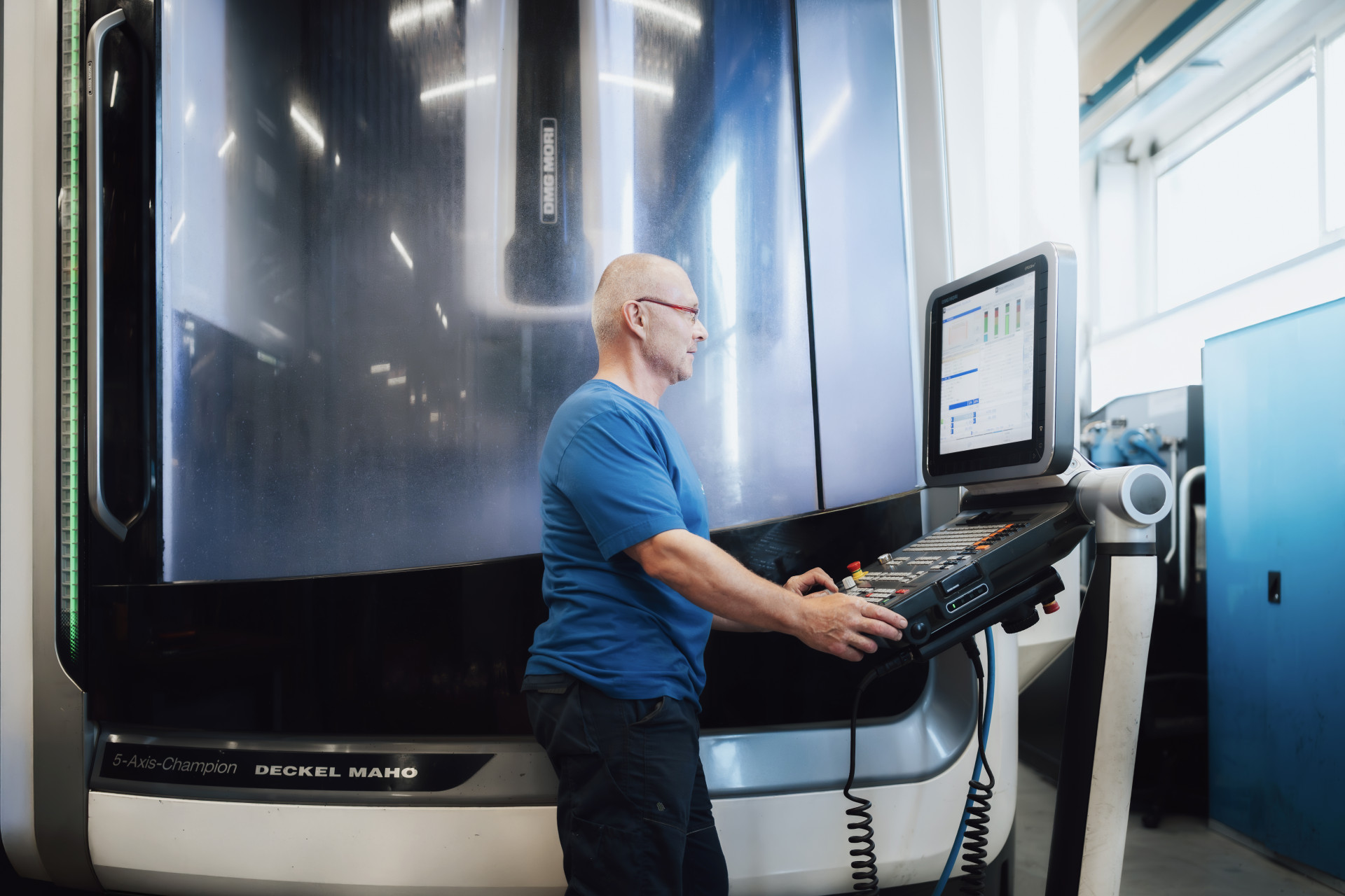 Využíváme moderní CNC technologie a špičkové strojní vybavení pro přesnou, efektivní a spolehlivou výrobu.