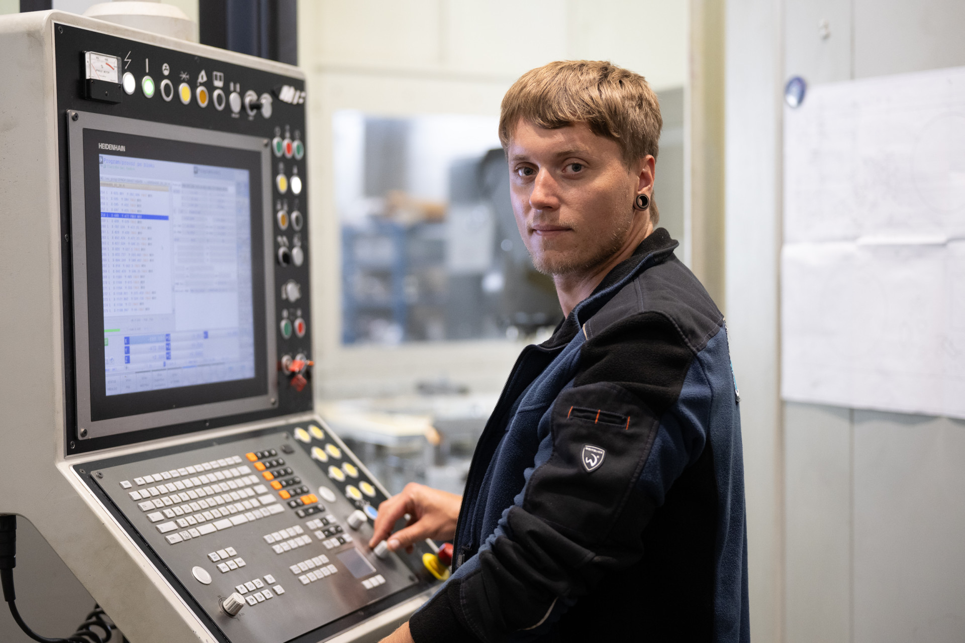 Za kvalitní výrobou stojí zkušený tým odborníků, moderní technologie a důraz na přesnost v každém kroku výroby.